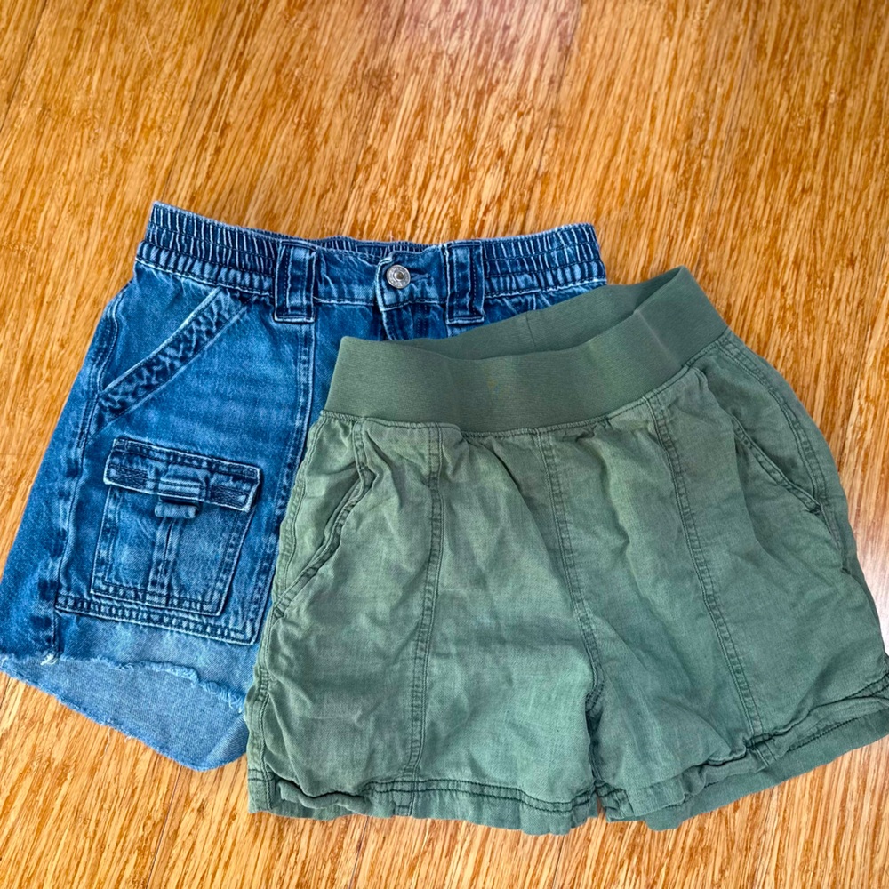 Lot of 2 girls shorts, size 00
